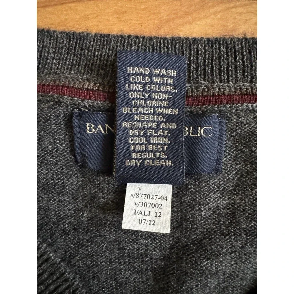 Banana Republic Merino Wool Sweater Mens XL V Neck Lightweight Pullover Gray